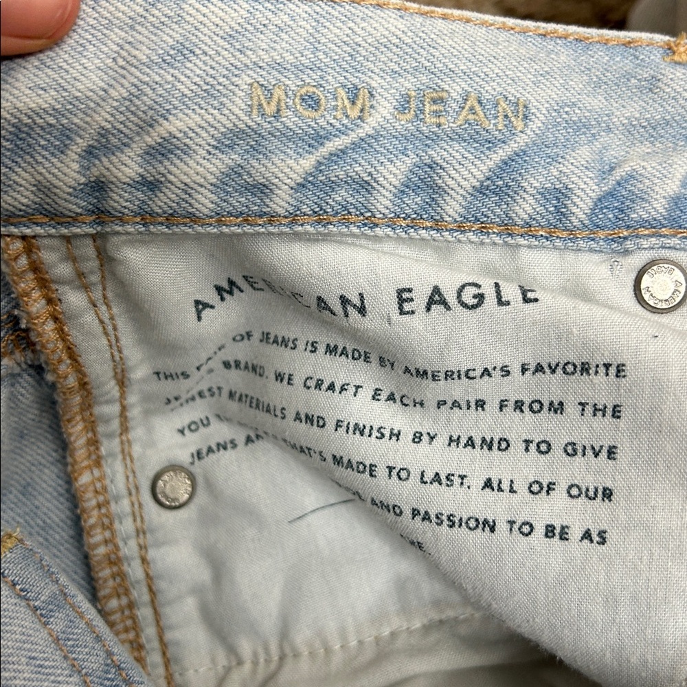 American Eagle Outfitters Light Blue Mom Jeans 8 SHORT - Picture 6 of 7